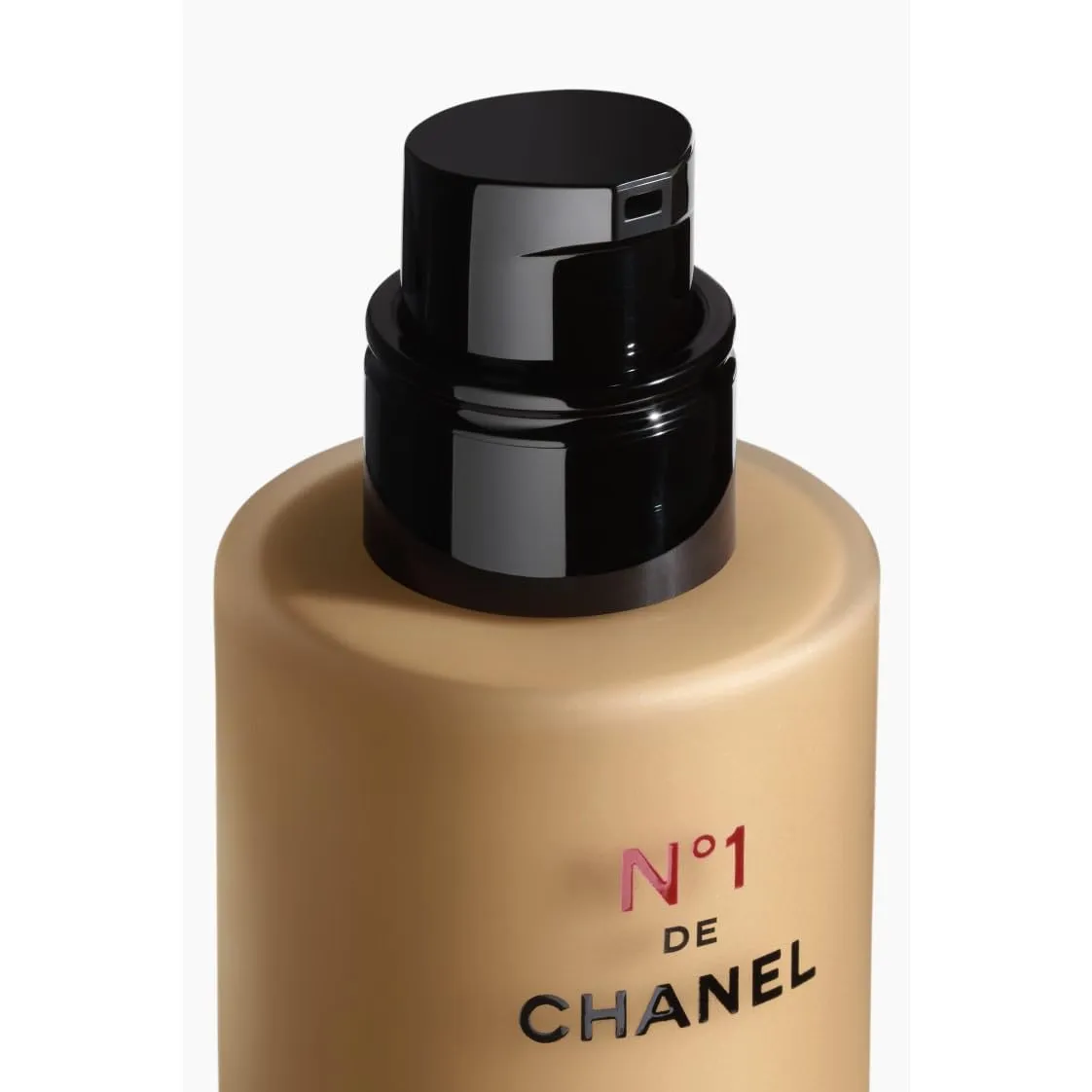 Chanel N°1 De Chanel Red Camellia Revitalizing Foundation, 1 Fl Oz, B80