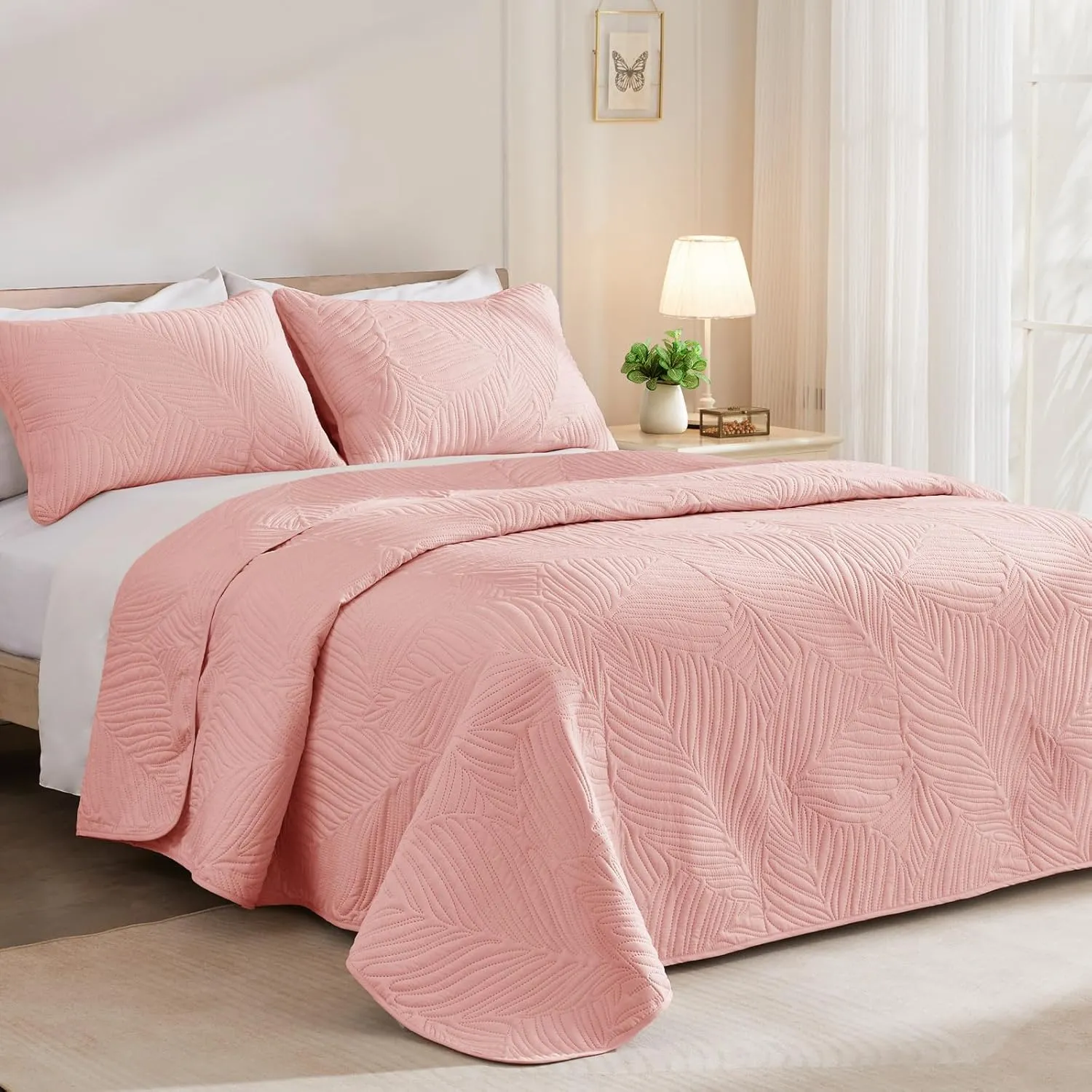 Exclusivo Mezcla Queen Quilt Bedding Set, Lightweight Blush Pink Quilts Queen Full Size for All Seasons, Soft Microfiber Bedspreads Coverlets Bed Cover with Leaf Pattern, 3 Piece