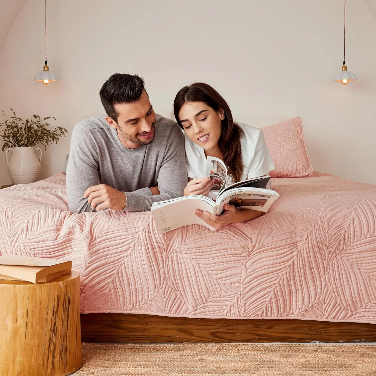 Exclusivo Mezcla Queen Quilt Bedding Set, Lightweight Blush Pink Quilts Queen Full Size for All Seasons, Soft Microfiber Bedspreads Coverlets Bed Cover with Leaf Pattern, 3 Piece