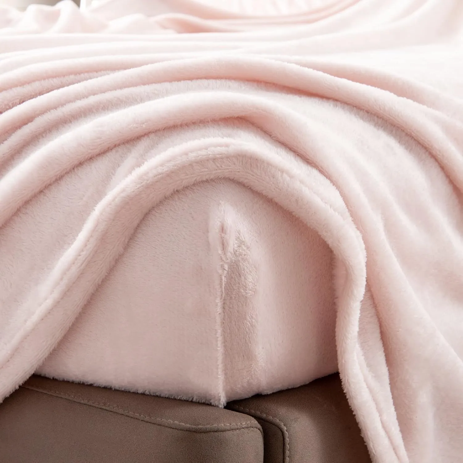Great Bay Home Extra Soft Velvet Plush King Micro Fleece Sheet Set | Deluxe Microplush Non Pilling Sheets, Deep Pocket | Lavish Sherpa Velvet Luxe Collection (King, Blush Pink)