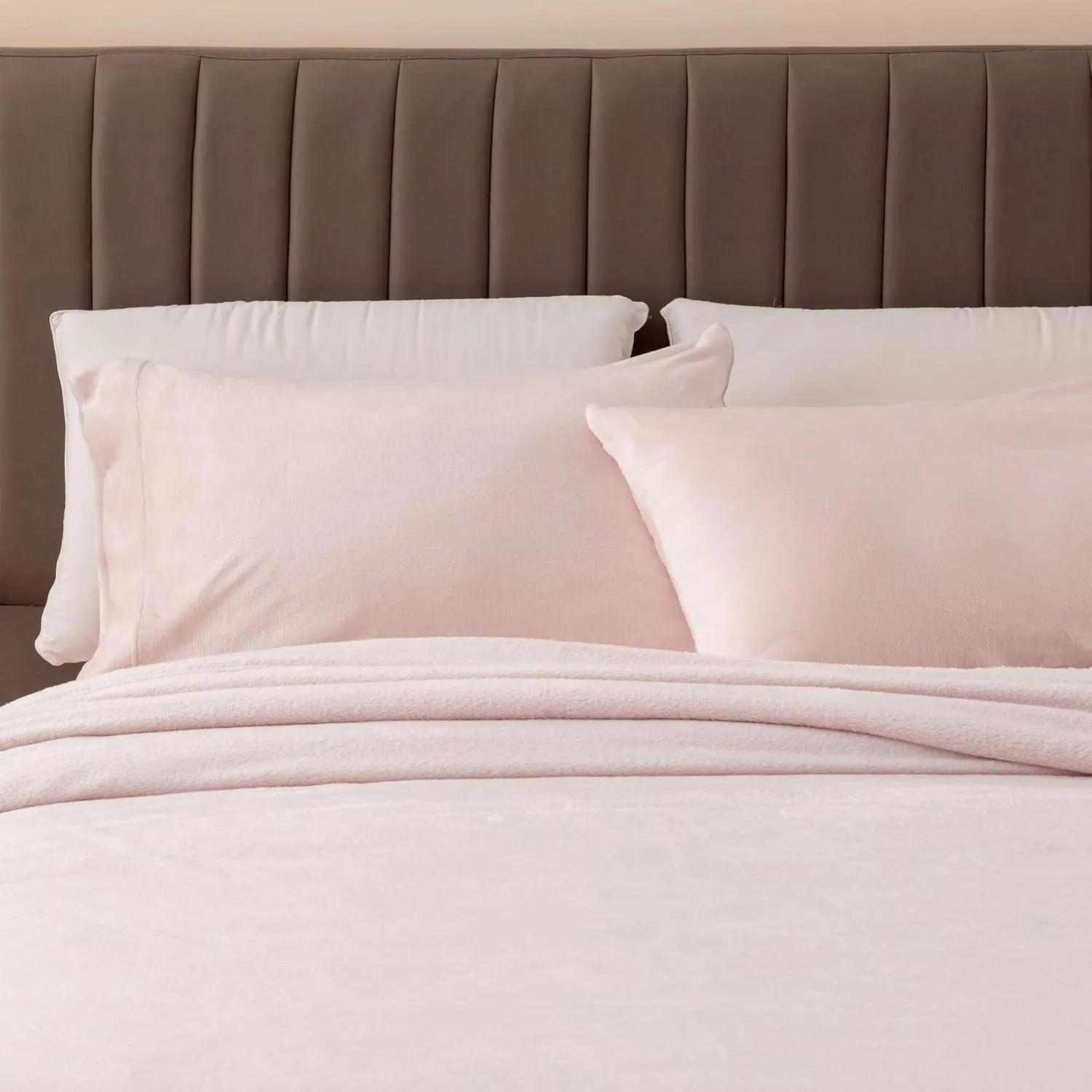 Great Bay Home Extra Soft Velvet Plush King Micro Fleece Sheet Set | Deluxe Microplush Non Pilling Sheets, Deep Pocket | Lavish Sherpa Velvet Luxe Collection (King, Blush Pink)