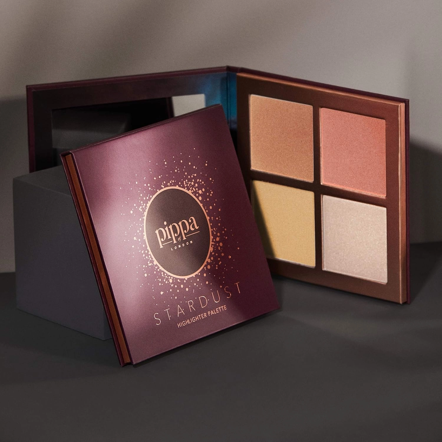 Pippa of London Stardust Highlighter Palette 382 Make Up for Cheeks and Face with 4 Luxury Highlighters in a Rose Copper Case with Mirror