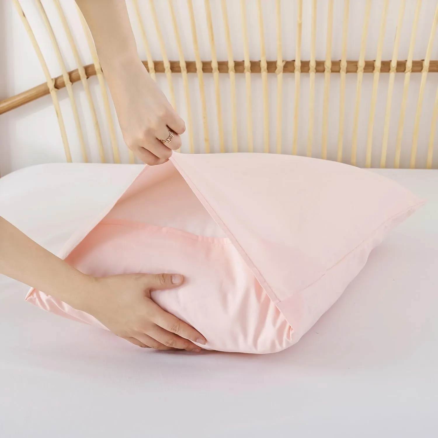 ROSGONIA Blush Comforter Set Queen, 3pcs (1 Boho Pink Comforter & 2 Pillowcases) All Season Soft Bedding Lightweight Bedspread Blanket Quilt